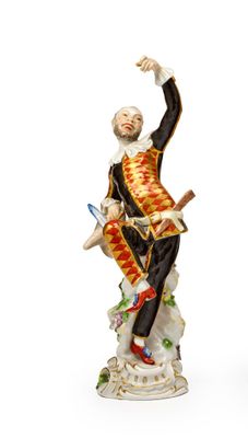 une image représentant une figurine d'un homme assis sur un rocher