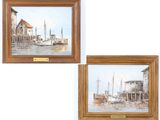 Deux tableaux représentant des bateaux sont accrochés au mur d'une pièce.