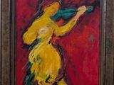une peinture à l'huile représentant une femme en robe jaune tenant un parapluie vert