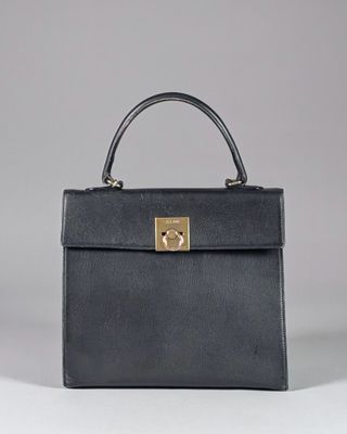 CELINE (depuis 1945) à Paris - SAC en cuir noir légèrement g…