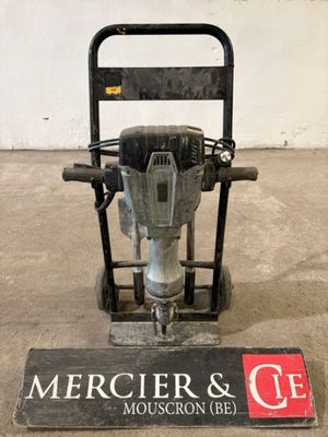 a picture of a machine that is sitting on the ground