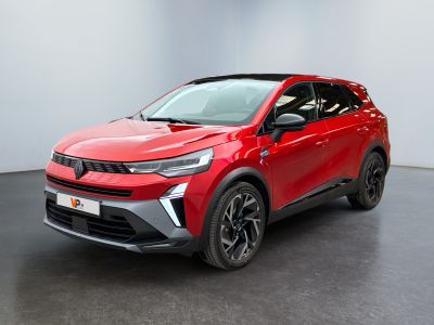 Le nouveau SUV Toyota C-HR est exposé dans un showroom