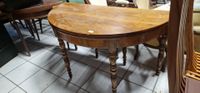 Table demi-lune en noyer. Dimensions : Hauteur : 75 cm.