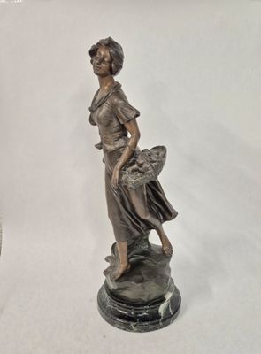 A. de RANIERY Jeune femme au panier de fleurs, régule.
