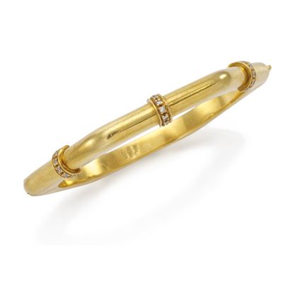 un bracelet rigide en or jaune et diamants