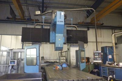 une grande machine installée dans un bâtiment