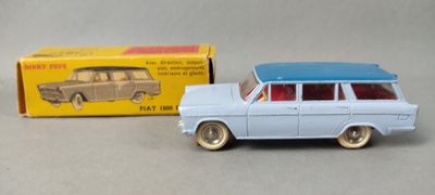 DINKY TOYS. Fiat 1800 familiale bi ton de bleu bel etat, pne…