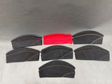 un lot de six paires de chaussures noires et rouges avec des bordures rouges