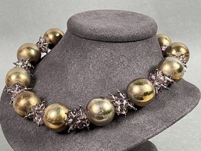 Collier choker composé de 12 imposantes perles en argent (92…