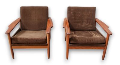 paire de fauteuils de salon danois du milieu du siècle, avec des coussins rembourrés marron