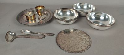 CHRISTOFLE. Un lot comprenant : Un dessous de bouteille à dé… - Photo 1