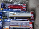 de nombreux modèles différents de petits trains dans le coffret