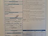 un gros plan d'une feuille de papier sur laquelle figure l'image d'une voiture