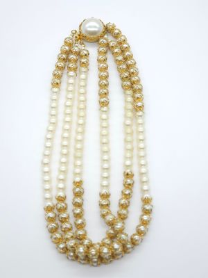 a three strand pearl necklace with a gold clasp