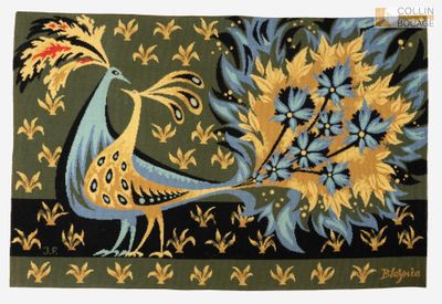 une image représentant un tapis orné d'un oiseau et de fleurs
