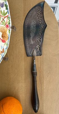 Pelle à poisson en argent (925‰) ajouré à décor de poisson s…