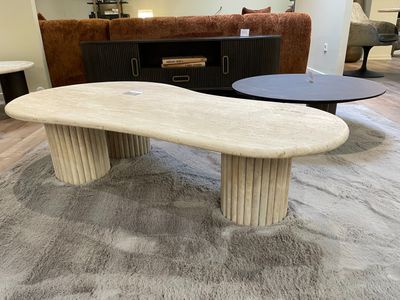 1 table « La cantera » travertin 150 x 80 x 36 cm.