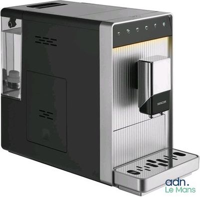 On voit une photo d'une machine à café dont le couvercle est ouvert.