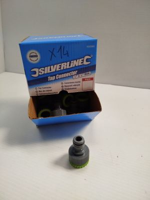 une boîte d'outils Silverline posée sur une table