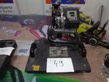 une machine posée sur une table