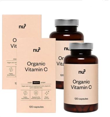 deux flacons de vitamine C et une boîte de vitamine C sur fond blanc