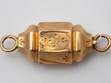 une image représentant un bracelet en or orné d'un motif floral