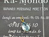 une photo d'un pendentif en topaze bleue