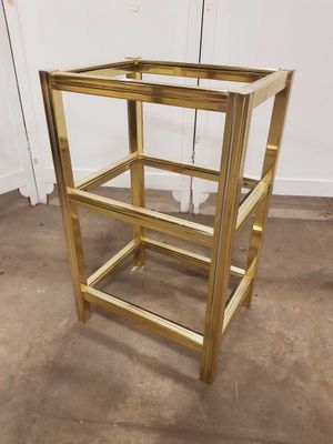 table d'appoint en métal doré avec plateau en verre