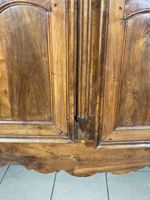 Armoire en noyer mouluré de réserves et décor marqueté flora… (photo 4)