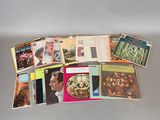 beaucoup de livres de musique et de CD sur la table