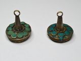 paire de bougeoirs anciens en laiton et émail turquoise