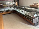 une photo d'une vitrine de boulangerie