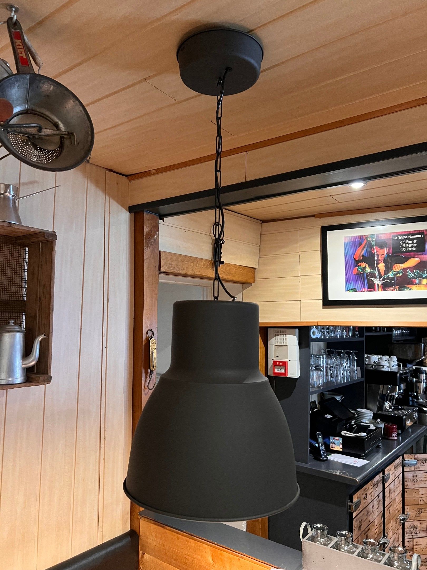 5 SUSPENSIONS cloches en métal gris, style industriel.