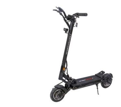 une trottinette électrique avec un guidon et un siège, sur fond blanc
