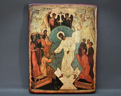 une icône représentant Jésus portant la croix, accompagné d'autres personnes