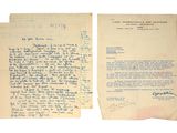 une vieille lettre écrite par un homme qui tient un bout de papier