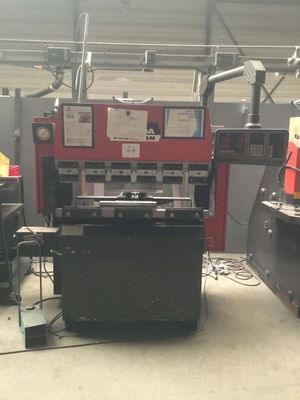 une image d'une machine dans une usine