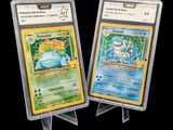 Deux cartes Pokémon sont présentées sur un fond noir.