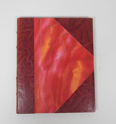 une image représentant un livre rouge et orange surmonté d'un triangle