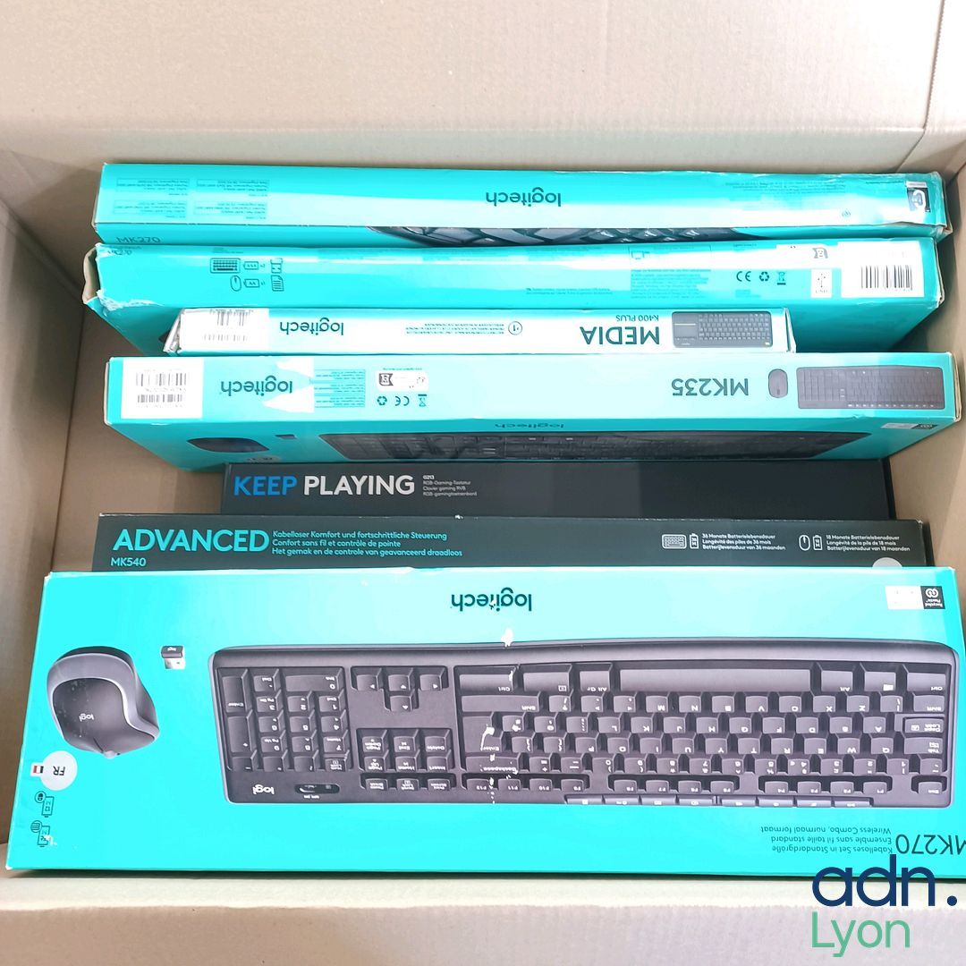 Lot de 8 Claviers Logitech - Non testé - Comme neuf - Avec b…