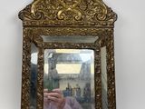 une personne se prenant en photo dans un miroir