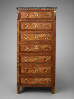 une commode ancienne avec dessus en marbre