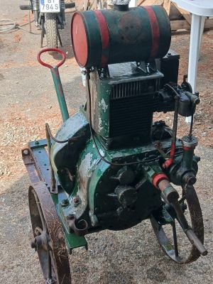 a small engine that is sitting on the ground