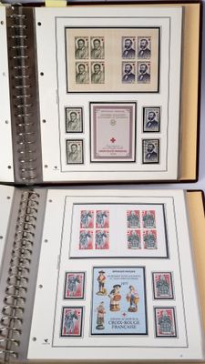 la photo d'un livre avec des timbres