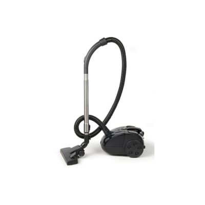 L'aspirateur noir se trouve à côté de l'aspirateur dans son sac noir.