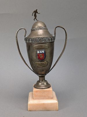 Coupe de France de 1964 à l'effigie de l'OL (Olympique Lyonnais) en mé - Photo 1