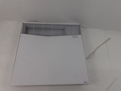 un climatiseur blanc posé sur un drap blanc