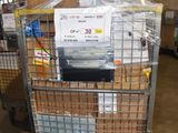 un chariot sur lequel sont posés de nombreux cartons