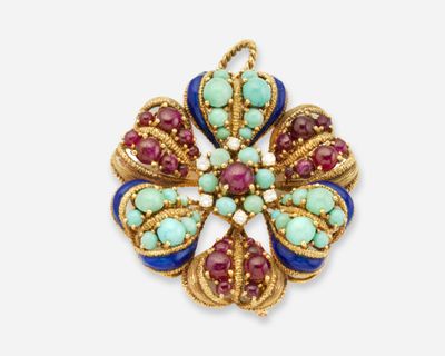 une image représentant une broche en or et émail ornée de pierres bleues, rouges et vertes