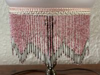 Lampe au pied balustre sur lequel repose un abat-jour en ver… (photo 3)